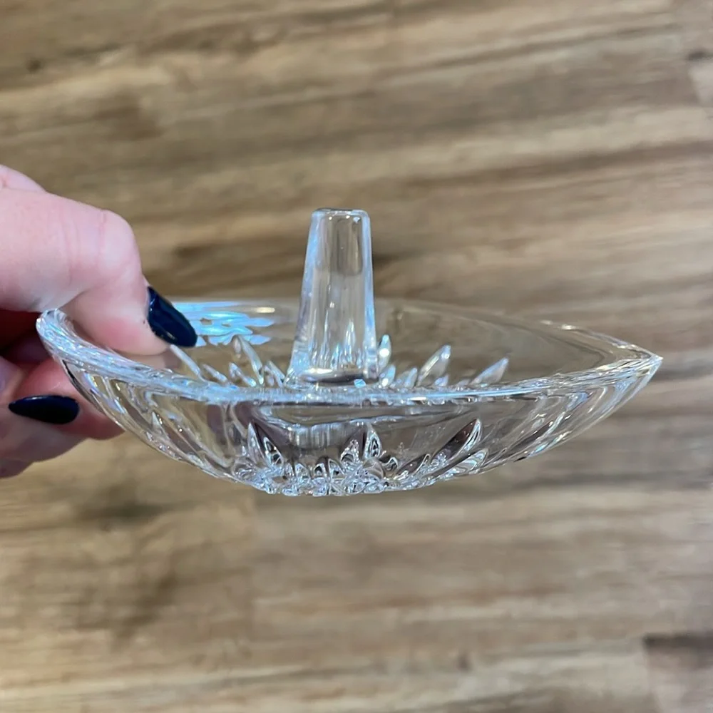 Vera Wang x Wedgwood Clear Glass Crystal Duchesse Jewelry Ring Holder